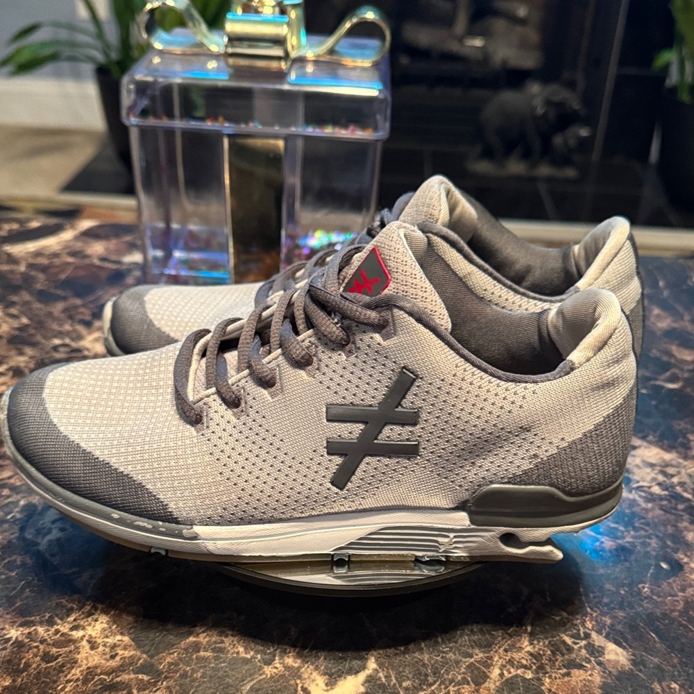 The Difference Heelless Technology Runners Gray Athletic Size 8 Women’s/6 Men’s